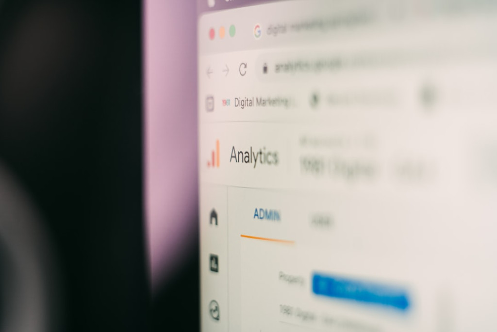 Activation omnicanale : orchestrer display, email et brand content sur un réseau de médias spécialisés
